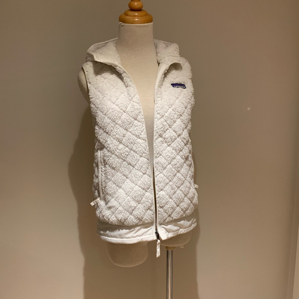 Patagonia reversible white fleece vest with hood. XS